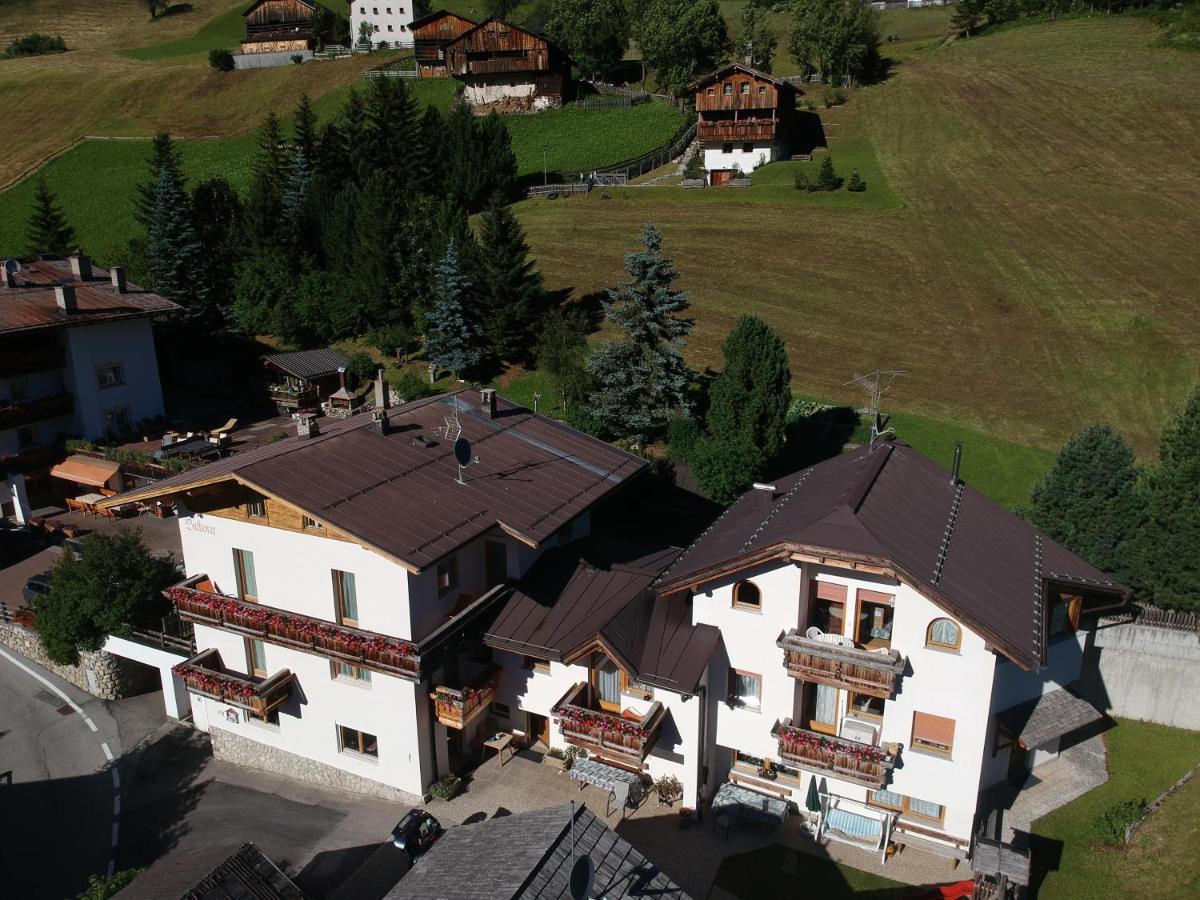 Pensione Valbona Corvara In Badia Esterno foto