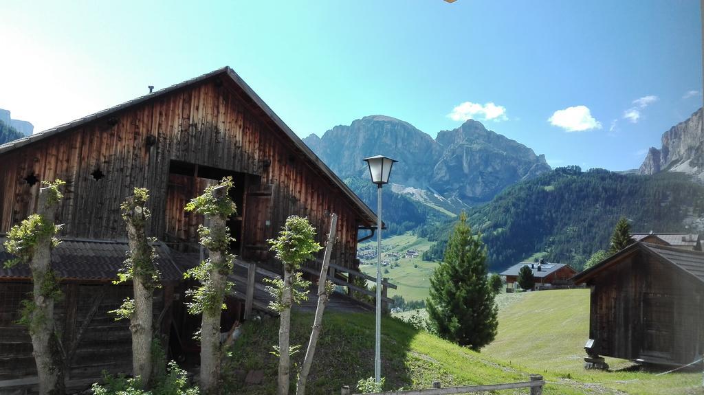 Pensione Valbona Corvara In Badia Esterno foto