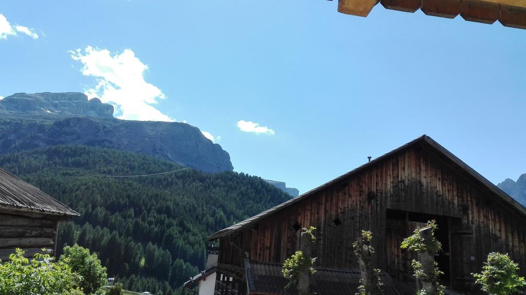 Pensione Valbona Corvara In Badia Esterno foto